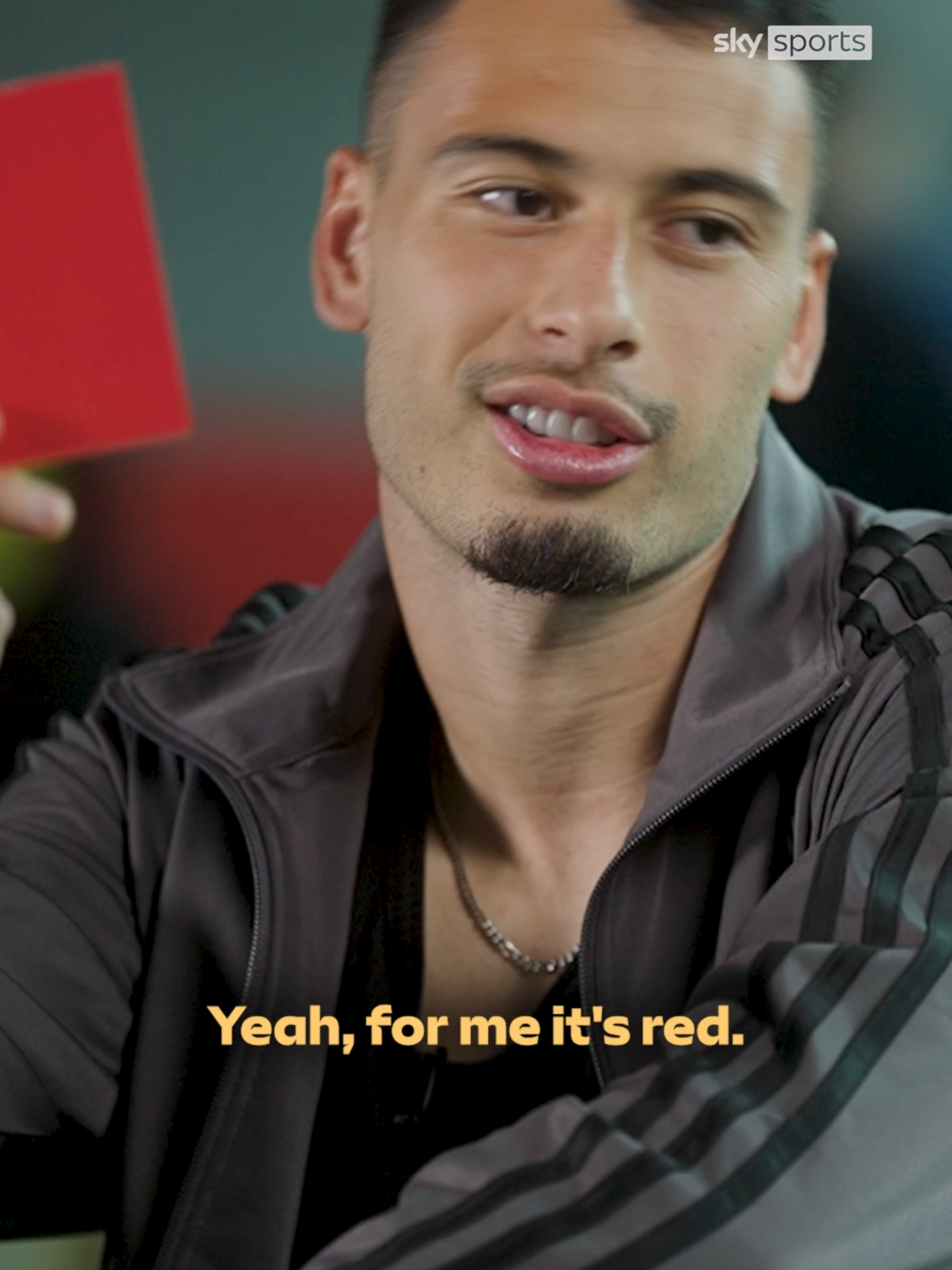 Short sleeves, gloves… channelling Thierry Henry? ✅ Gabriel Martinelli takes on Red Card, Yellow Card, Play On 🎮 #gabrielmartinelli #arsenal #PremierLeague #footballtiktok
