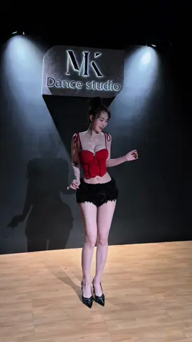 MÁY A HỮU DUYÊN TRÁNH E RA NHA , chỉ cần chị em chúng tôi khen #lysam #xuhuong #bmt #dance #vairal 