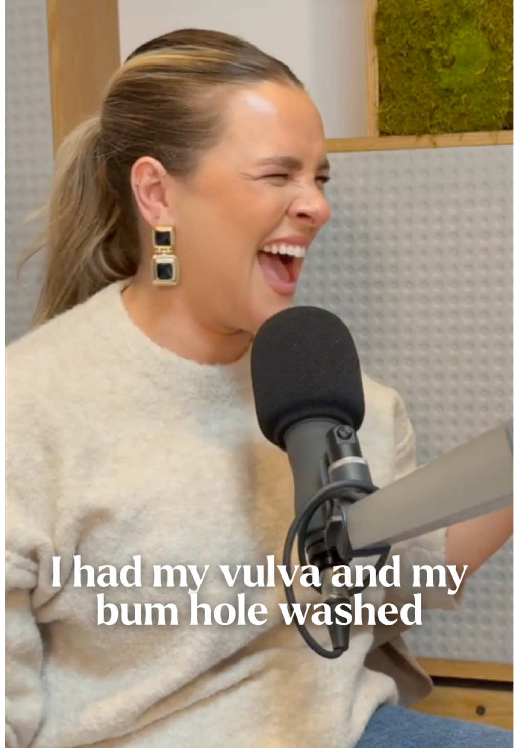 Guys we will not shut up about the toilets at The Londoner 💦  #toilet #japanesetoilet #funnystory #storytime 