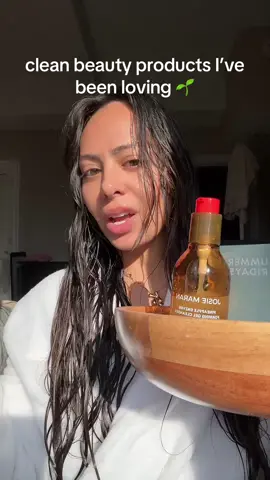 Clean skincare that I’ve been loving! No endocrine/hormonal disruptors here  @Josie Maran Pineapple Enzyme Gel Cleanser  @Summer Fridays Gentle Reset exfoliating pads  @cocokind texture smoothing cream with celery seed complex  @Weleda USA Skin Food Original ultra rich crème  #cleanbeauty #veganbeauty #cleanskincare #summerfridays 