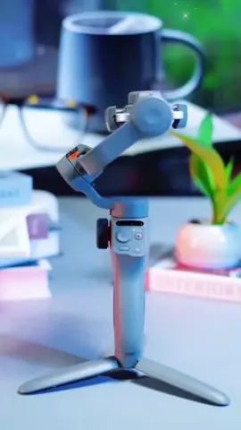 With this stabilizer, walking and shooting videos will be more stable#shopping #TikTok #fyp #LearnOnTikTok #lifehacks 