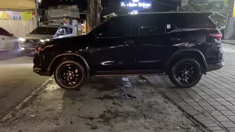 Pesona di hitam di malam hari #fortunergrsport 