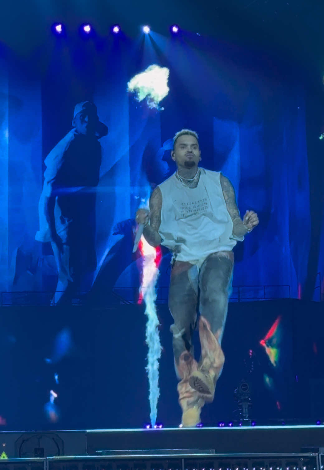 Still so excited I had this view for this outfit 😮‍💨😍  New Flame - 9/19 - Vegas  #newflame #breezybowl #chrisbrown #fineAF #vegas 