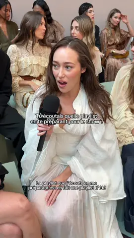 On a demandé à Alycia Debnam-Carey et Maia Mitchell quelle playlist elles écoutaient en se préparant pour le défilé Zimmermann SS26. Qu’est-ce que tu penses de leurs réponses ? #alyciadebnamcarey #maiamitchell #fashion #fashionweek #paris 