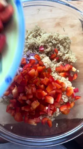 Fiber-packed & full of flavor 🥗 #highfiber #healthyeats #quinoa #plantpower  Ingredients: ½ cup quinoa 1 cup chickpeas 5 small tomatoes 1½ cucumbers 1 sweet pepper 1 red onion 2 tbsp olive oil ½ lime juice Parsley, salt & pepper#CapCut 