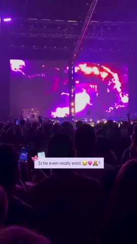 My pookie is soo unreal 😭🎀💗 @Shubh  . . . #shubhworldwide #dubaiconcert #shubh #fyp #unfreezemyacount 