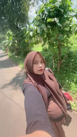 Jalan pagi bersama toddler👧🏻 #toddler #fyppppppppppppppppppppppp #bumilhappy #bumilsehat #37weekspregnant 