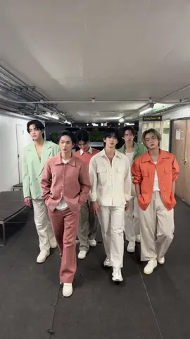 หนุ่มหนุ่มอกหักกันหรอ  #JINWOOK_Heather #JINWOOKkim  #BUSCOVERPROJECT  #BUSbecauseofyouishine @THAI BUS @HEART BUS @phutatchai @PEEMWASU @COPPER BUS 