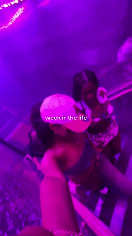 AHHHH this week was absolutely unreal—> went to my FIRST concert, spent time with my girls, more brand events, and of course Gator game day!! (Which we won🤪) I also think I felt a little breeze in the air. Do I need to pull out my coat???👀 #Vlog #weeklyreset 