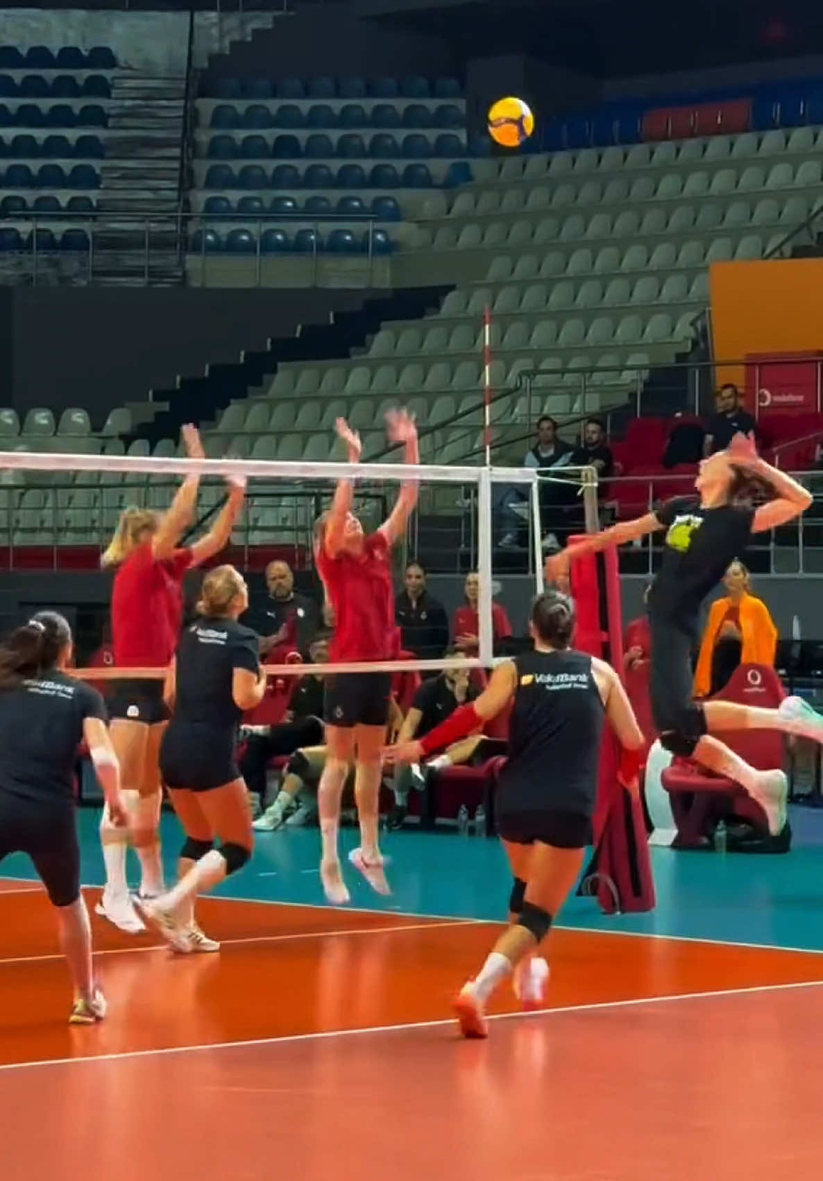 VakifBank vs Gala 🌟 #volleyballworld #volleyballgame #volleyballgirls #volleyballthailand #วอลเลย์บอลหญิง 