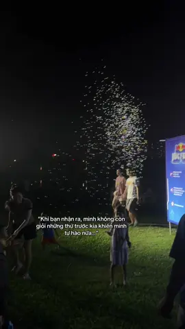 Có đôi lúc, chúng ta phải học các chấp nhận... Chấp nhận rằng bản thân không phải người giỏi nhất và cũng không cần lúc nào cũng giỏi nhất. Sống sự công nhận của người khác rất mệt.  Thay vào đó, hãy là người tiến bộ nhất, tốt hơn hôm qua chút thôi đã phải vui mừng rồi cố gắng tiếp. #lihna 