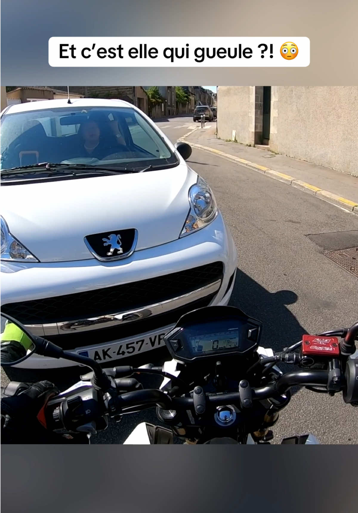 Je pense que sa marche arrière est en panne et son cerveau aussi 😬 ##moto##motard##bikelife##motards##quotidien##motardfrance##motofr##dailyobservation