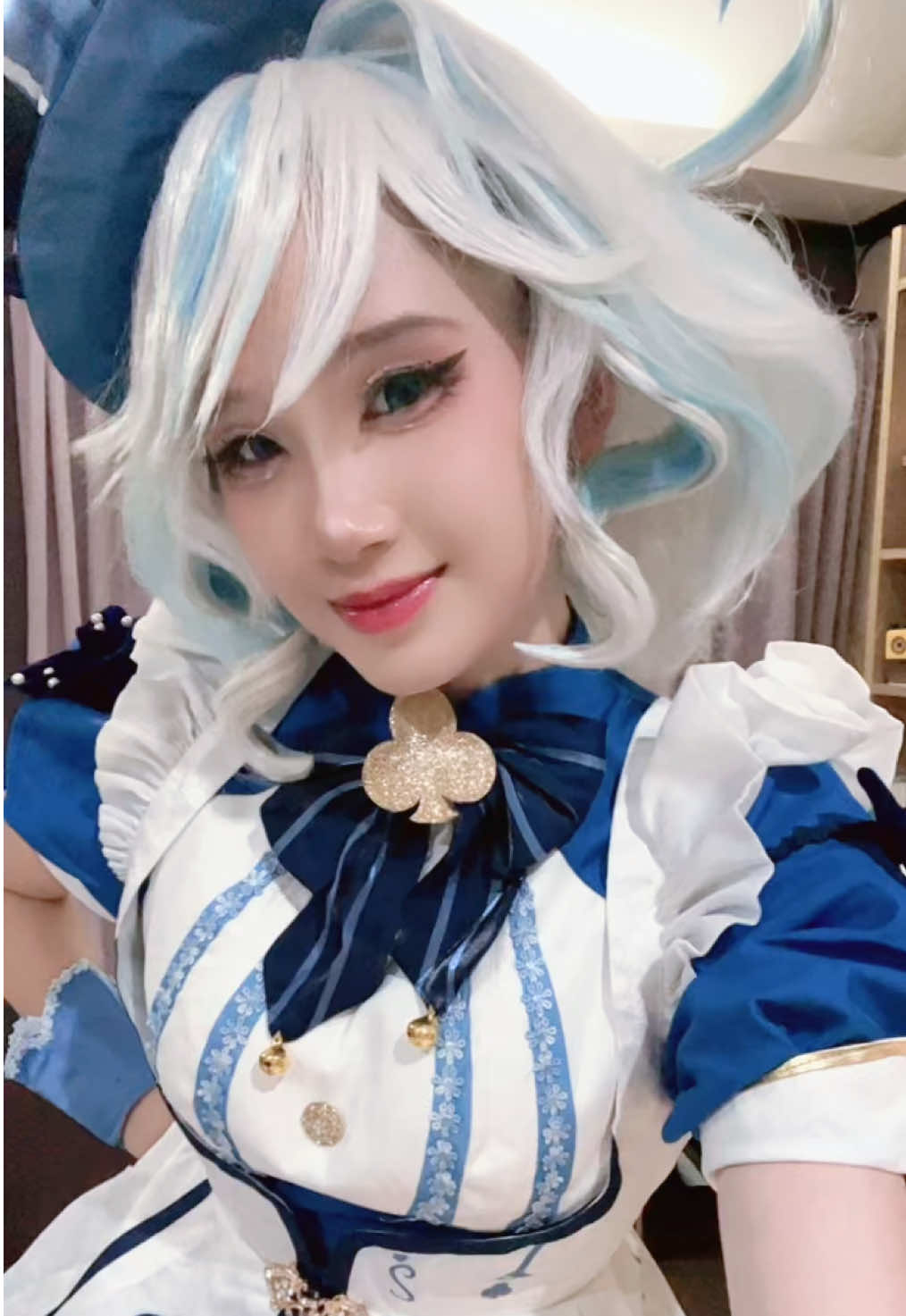 Didnt even realize the hat was not secure hahahhaa  #furinacosplay #furina #GenshinImpact #genshincosplay #cosplay 
