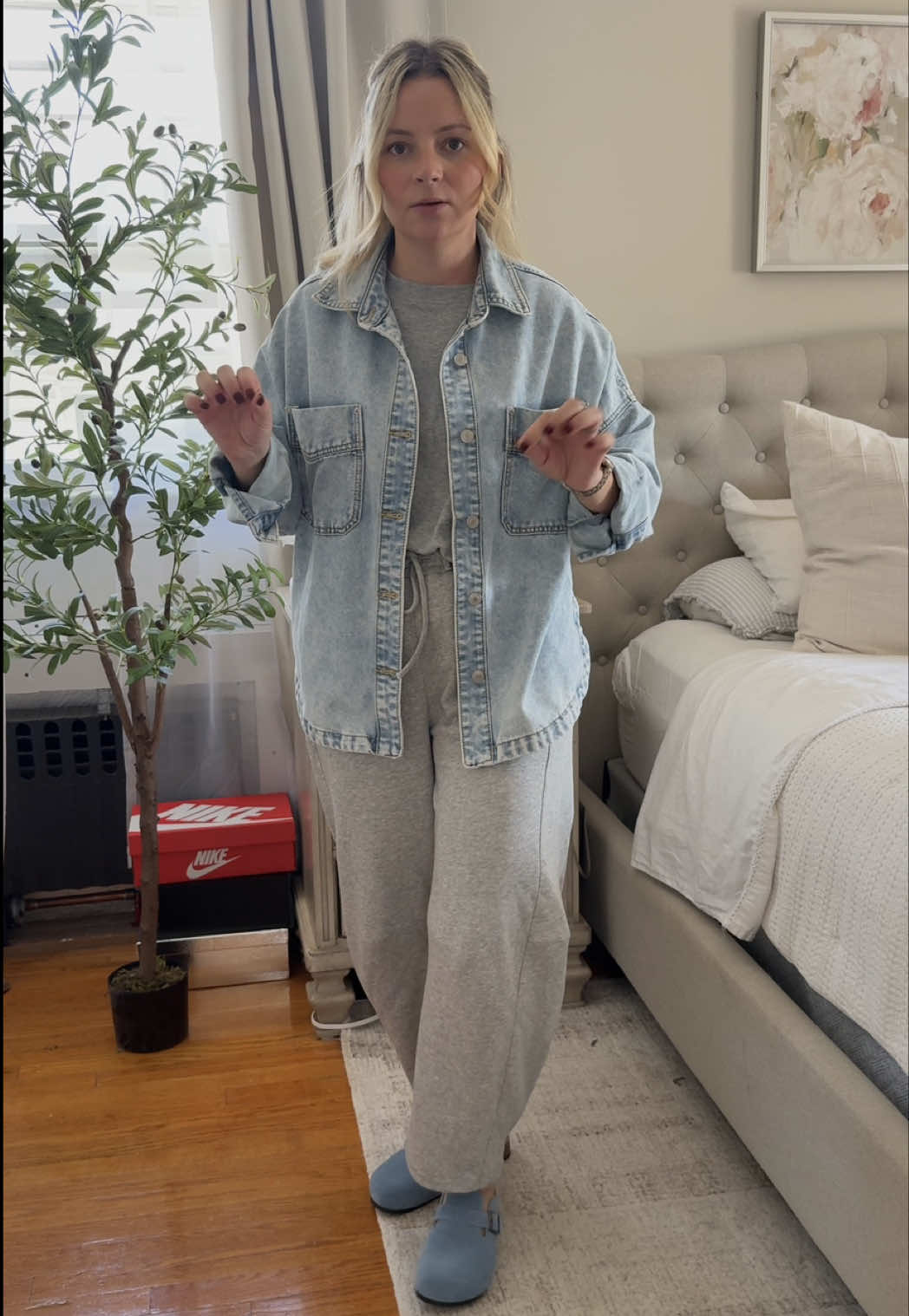 Replying to @makenzi.barrett it really is 🤭 #denimjacket #falloutfitinspo #fallfashion 