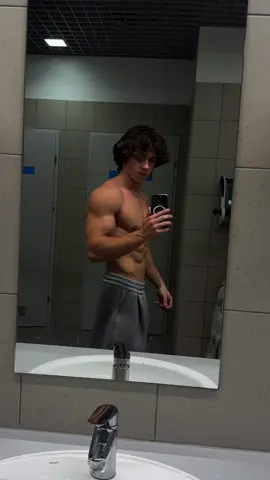 Peak physiqye rn@Little guy💋 #calisthenics #gym #motivation 