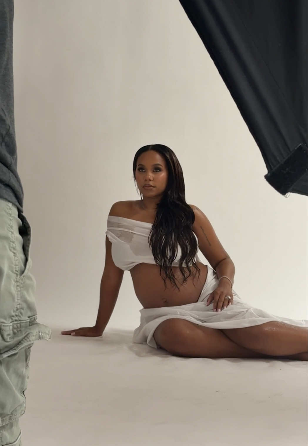 BTS of my maternity shoot 🤍  #maternity #maternityphotoshoot  @Bryan Mendez @Patty Othon 
