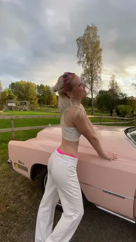 Spela in två tagningar, så lägger ut den andra✌🏼 #fyb #raggarbil #blondie #fördig #rosa 