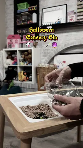 What is a witches favorite subject?!  SPELLING 🪄🧙🏼 Let’s see what spells we can conjure up this year!  As always, everything is from @TheDollarStore  We are going to switch out the beans for black beans, I just forgot to grab them!  Hope everyone’s October is off to a ghoulish good time! 👻 #homedaycare #preschool #preachoolteachers #sensorybin #halloween