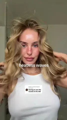 Replying to @milansmagic micro rod giving heatless Kylie Jenner waves>>>