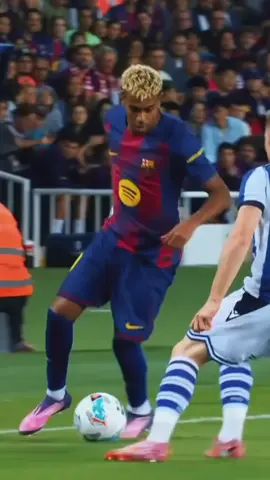 Lamine Yamal skills 2025 The kid who turns defenders into highlights. Skill, vision, and calm beyond his years. Pure football artistry 🎨⚽️ ##fcbarcelona #copatrophy2025 #foryou #viral #ballondior2025 
