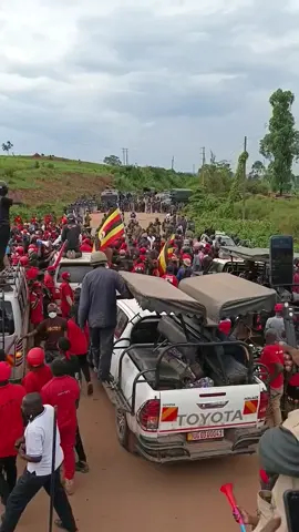 Embeera nga bwebade nga police egezako okulemesa he Robert Kyagulanyi Ssentamu Bobi wine okutuka ku Venue mubitundu bye Mubende.#fypシ゚viral #foryoupage 