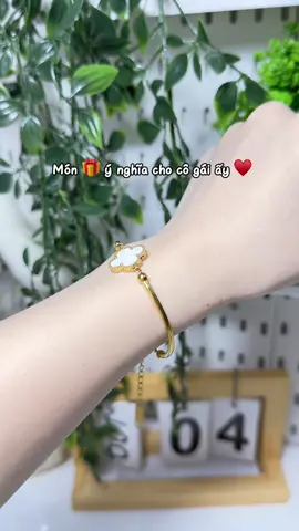 Cỏ bốn lá biểu tượng của sự may mắn, niềm tin, hy vọng & tình yêu 🍀 #vongtay #vongtayphongthuy #quatang #trending #viral 