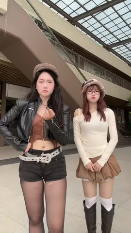 2 cô pé mùa thu @JenniePher  #tẻn 