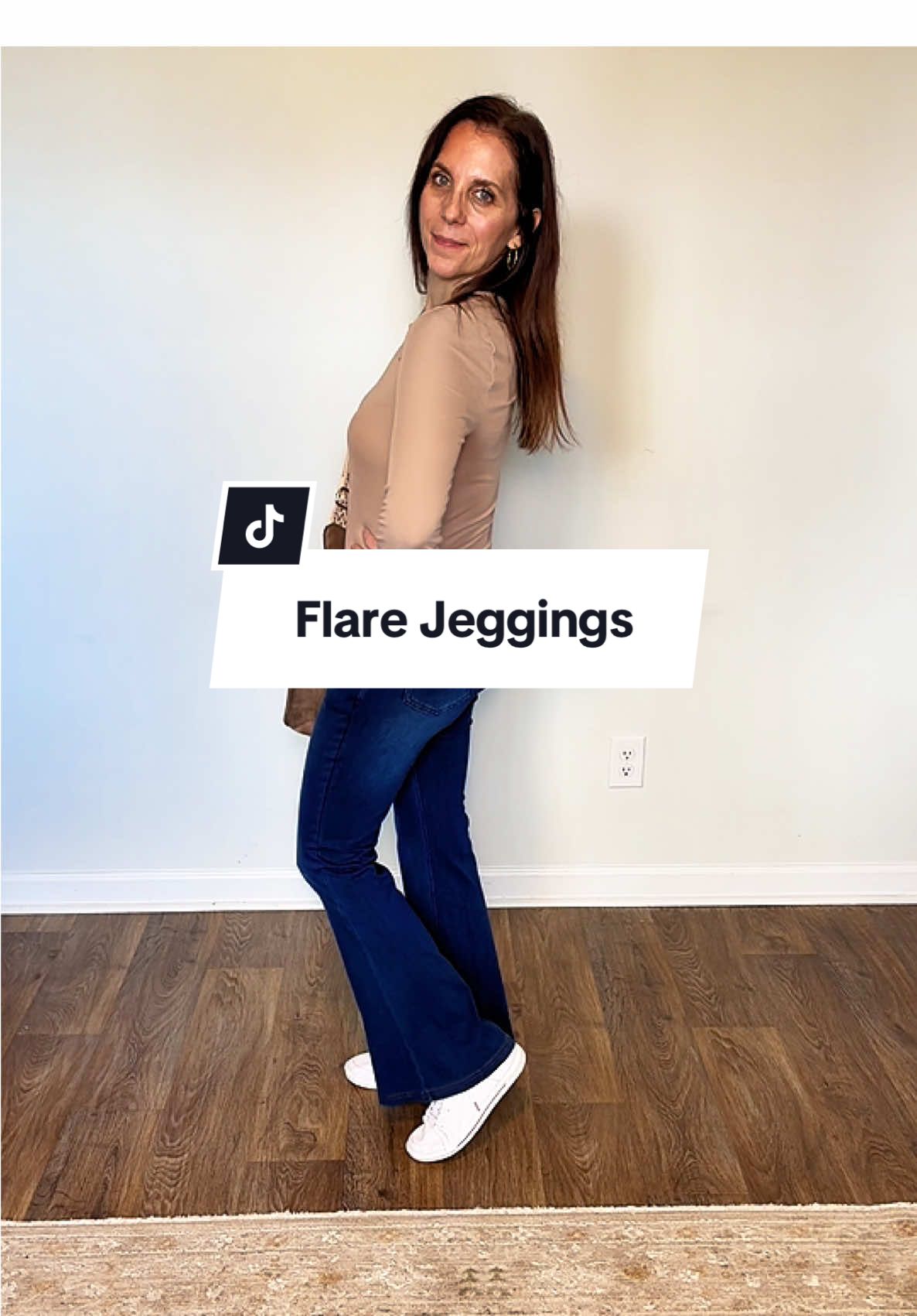 I grab for these everyday! #flarejeans #flaredjeans #oqq #falloutfits #falldealsforyou 
