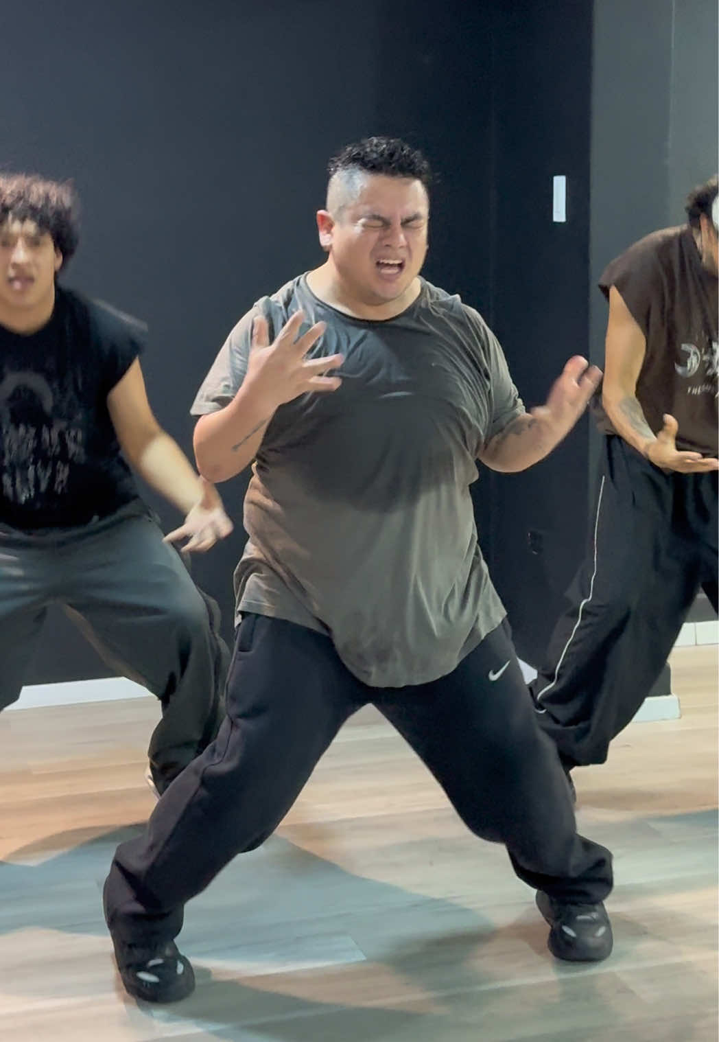 ME PONES EN TENSIÓN 🔥 Clases sueltas, clases personalizadas, talleres, tutoriales, colaboraciónes y más: +51980975898 #clases #coreografia #Reggaeton #axelbarrios #peru 