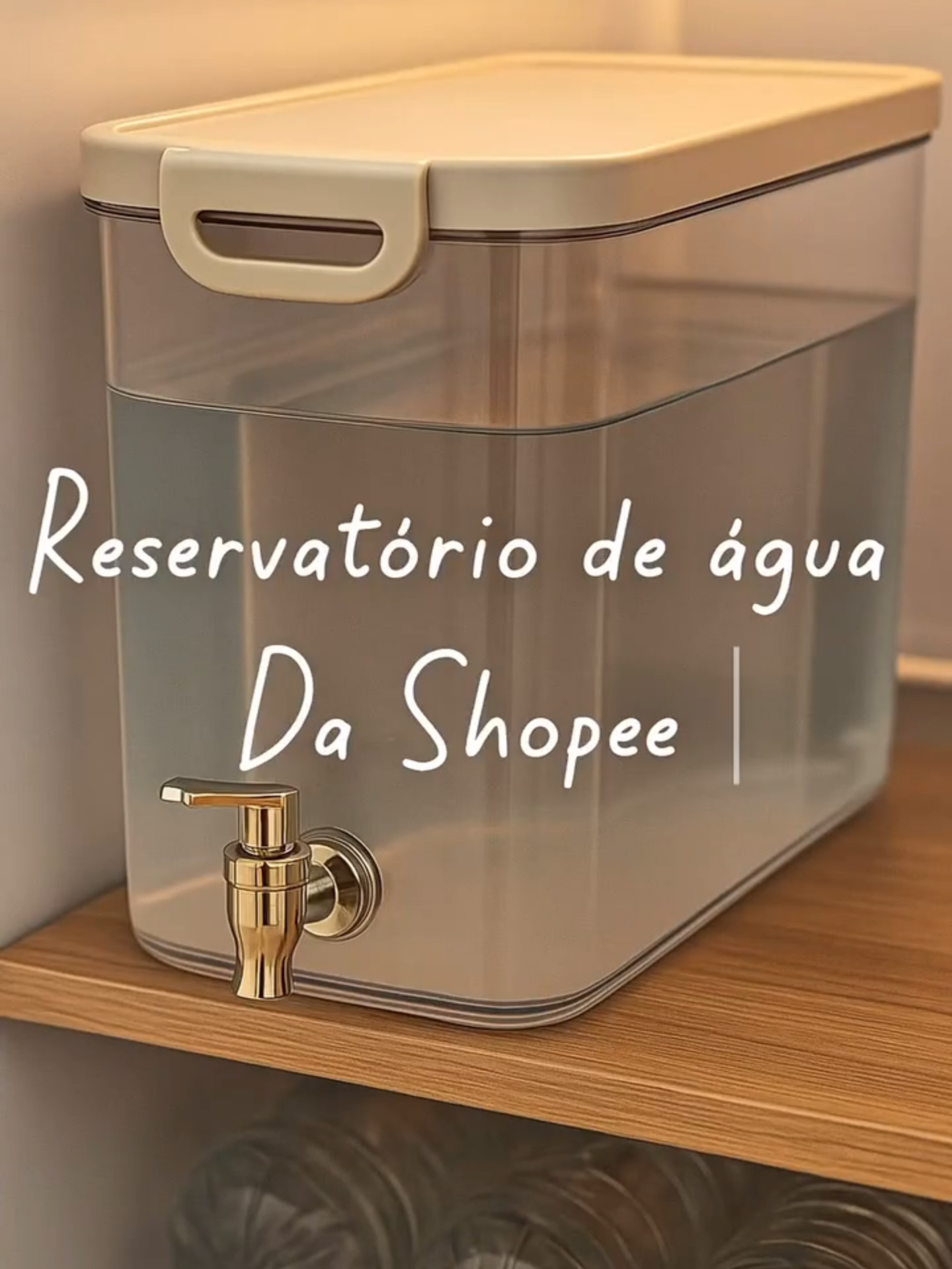 Comenta Eu Quero que te envio o Link😉 💧✨ Genteee, olha esse achadinhooo! 😍 Tô simplesmente apaixonada por esse dispenser de água da Plasútil – 5,85L 🧊💙 Ele é perfeito pra deixar a água geladinha na geladeira, sem ocupar espaço e ainda fica lindo na bancada 😍 Tem torneirinha super prática, é livre de BPA e dá pra usar pra suco, água saborizada ou até chá gelado 🍋 Sério, é o tipo de coisa que a gente compra e se pergunta: 👉 “como eu vivi sem isso antes?” 😂 📦 Original Plasútil 🚚 Envio rápido | Qualidade top! #AchadinhosDaInternet #Plasutil #DispenserDeAgua #CozinhaOrganizada #CasaPrática #AchadosShopee #DicaDoDia #GeladeiraPerfeita #AchadinhoReal