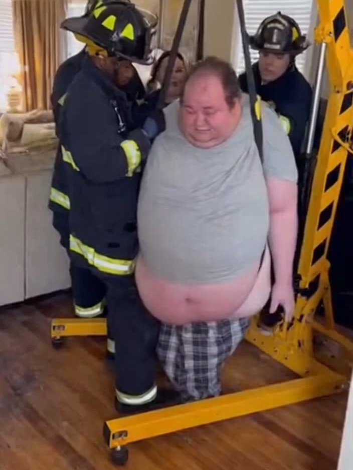 🚒 Firefighters called for an emergency lift… but it didn’t go as planned 😳 After being stuck on the floor for three days, a man was rescued by firefighters using a mini crane. 🙏 But suddenly, the unexpected happened the floor gave way under the pressure 😱 The entire crew fell through, except one person who caught the whole scene on video. A dramatic moment that shows how unpredictable real-life rescues can be. 💥 #RescueMission #Firefighters #Obese #FailedRescue