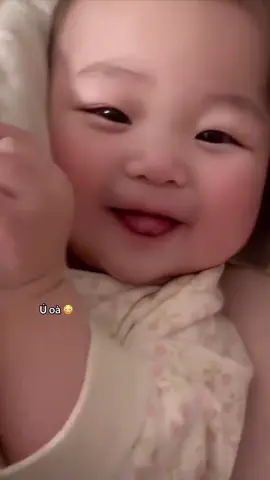 Cô chú đi làm về chưa. Ngắm cháu xin vía nè 🥰🥰🥰 #embedangyeu  #embecute #xuhuong #viral 