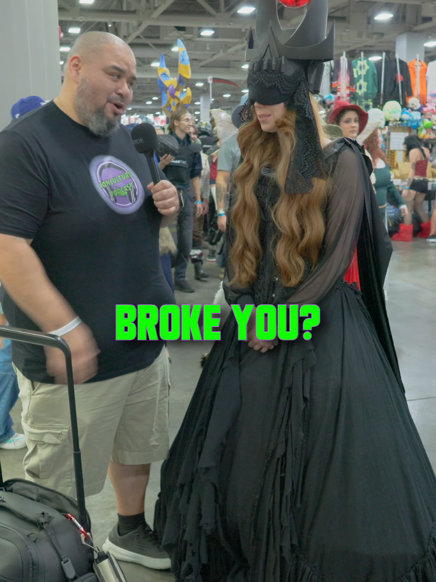 Cosplays at Fan X were just jaw droppingly good. Insane cosplays were all over the place. They took a lot of work to craft and these cosplayers shared those stories with us. Thank you for everyone who likes and comments, helping us continue to grow the spotlight for this amazing community. #cosplay #lordoftherings #cosplaybuild 