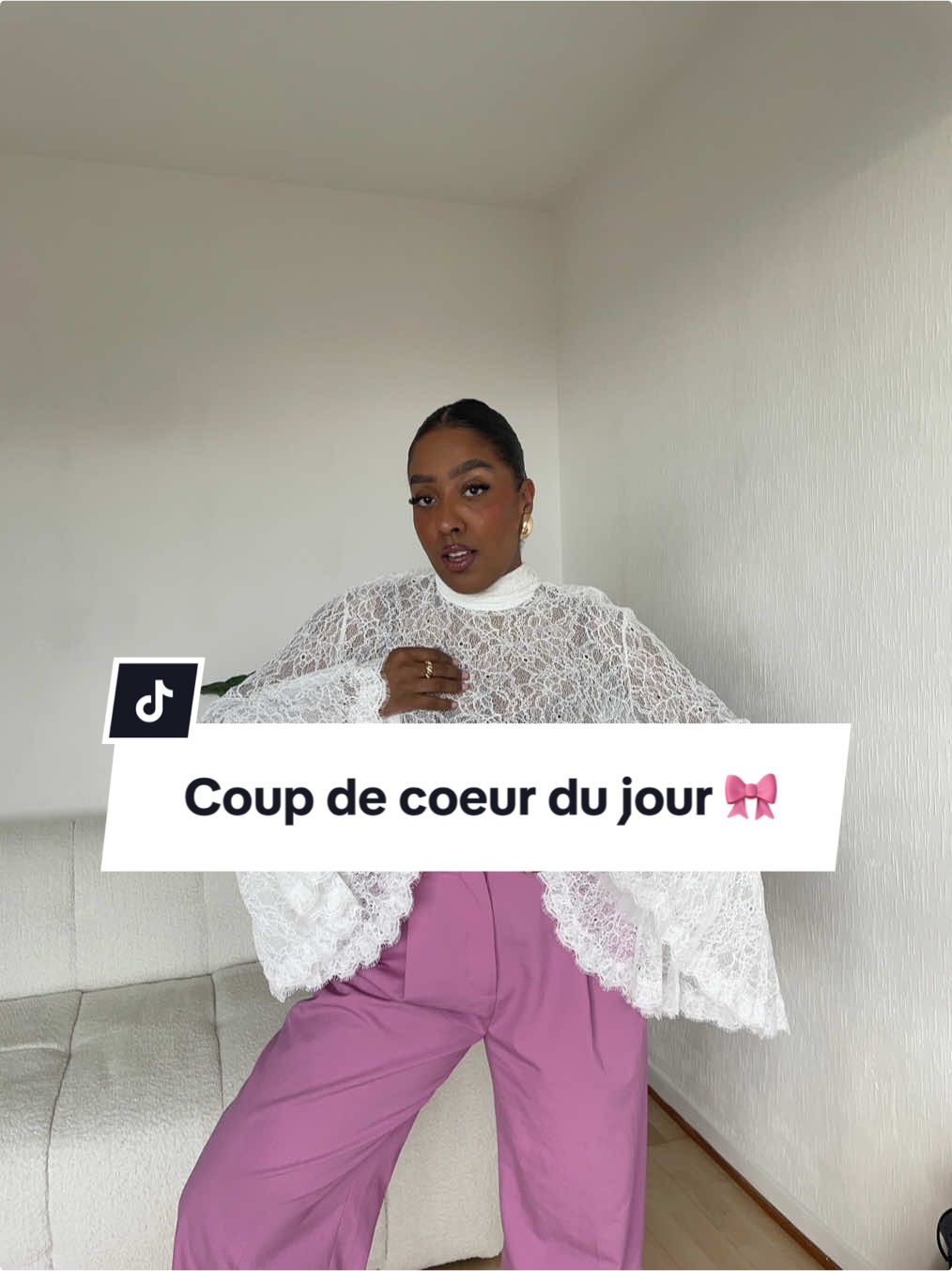 Je suis in love 🥲🩷  #pourtoi #outfit #fashiontiktok #mode #fashion Tenue du jour , coup de cœur , blouse blanche manches originales , outfit of the day , lausanne , suisse 