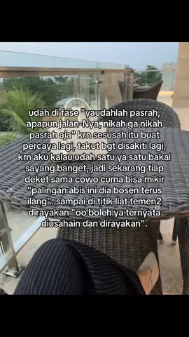 nanti kalo aku bisa ke tahap nikah, kalian harus peluk aku ya. soalnya aku pernah ga sepercaya itu ke bisa ke tahap pernikahan 🥺