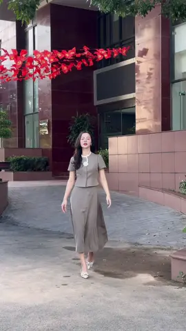 Thả dáng trước sân trường một xíu nhân ngày nắng đẹp và gió mùa thu 💕#TikTokAwardsVN #rimmy #outfit  #xuhuong #cogiao 