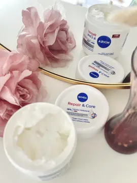 #encollaborationnonremuneree @hometesterclub et @nivea  Nivea Crème Repair & Care Extra Sèches & Rugueuses 🧴La Crème Repair & Care à l'Urée apaise les signes des peaux extra sèches dès la première application.  🧴Elle hydrate la peau pendant 72h, renforce la barrière cutanée tout en l'exfoliant pour une peau douce et lisse. A propos : 1 - Apaise les signes d'une peau extra sèche dès la première application 2 - Procure jusqu'à 72h d'hydratation 3 - Exfolie en douceur & lisse 4 - Renforce la barrière cutanée 5- Tolérance testée sous contrôle dermatologique 🍃Une de mes marque préférées  🍃Je trouve le format très généreux  🍃La promesse est de garder la peau hydratée jusqu’à 72 heures, j’ai vraiment senti une différence après usage — les zones rugueuses (coudes, talons, mains) sont nettement plus souples.   🍃L’urée et la provitamine B5, sont des ingrédients qui nourrissent la peau, renforcent la barrière cutanée, et soulagent les tiraillements.   🍃La texture est riche mais confortable cependant un peu difficile à faire pénétrer. 🍃Le parfum est discret. #nivea #ÉclatNaturel #BeautyAddict                       #CapCut @Home Tester Club @NIVEA USA 