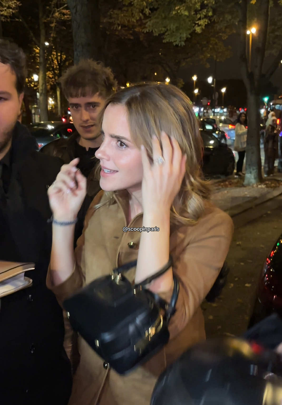 Emma Watson arrive at the miumiu after party.  #emmawatson #harrypotter #hermionegranger #paris #miumiu 