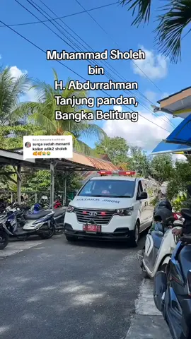 Membalas @kasihkabir saat kedatangan jenazah Muhammad Sholeh,suasana duka menyelimuti Tanjung Pandan, Bangka Belitung. Muhammad Soleh, korban tewas dalam tragedi ambruknya mushala Pondok Pesantren Al Khoziny, Sidoarjo, dimakamkan di kampung halamannya pada hari Rabu, 01 Oktober 2025#ponpesalkhoziny #ponpesambruk #beritaviral #beritasidoarjo #sidoarjo 