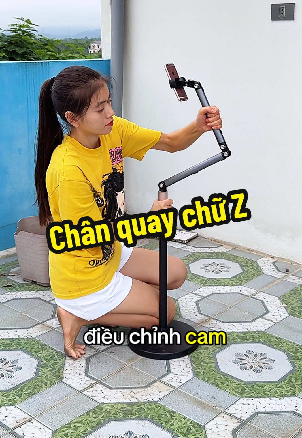 Gậy chữ Z quay video dấu chân, linh hoạt thay đổi nhiều góc máy, xoay 360, review sản phẩm#chanquaydienthoai #chanquayvideo #giadodienthoai #giadodienthoaixoay360 #trangbavi 