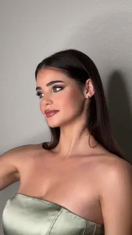 soft glam with sultry eyes 🩵🩶 love this makeup combo when my clients have bright eyes, this look just captures your eye contact PRODUCTS @First Aid Beauty  @rhode skin ing milk + glazing mist @Bobbi Brown  @Haus Labs triclone concealer @Morphe Cosmetics + 8F complexion face palette, continuing setting mist @Maybelline NY undation + pressed powder @e.l.f. Cosmetics camo liquid bronzer + blush @Diorbeauty glow palette @NYX Professional Makeup ip liner ‘ambition statement’ + butter gloss ‘crème brulee’ @Charlotte Tilbury lipstick ‘pillow talk’ save this post to shop all products! all bookings can me made through instagram DM or at 💌 @nicolekuzevskimakeup@gmail.com #makeup #makeupartist #mua #beauty #glam          