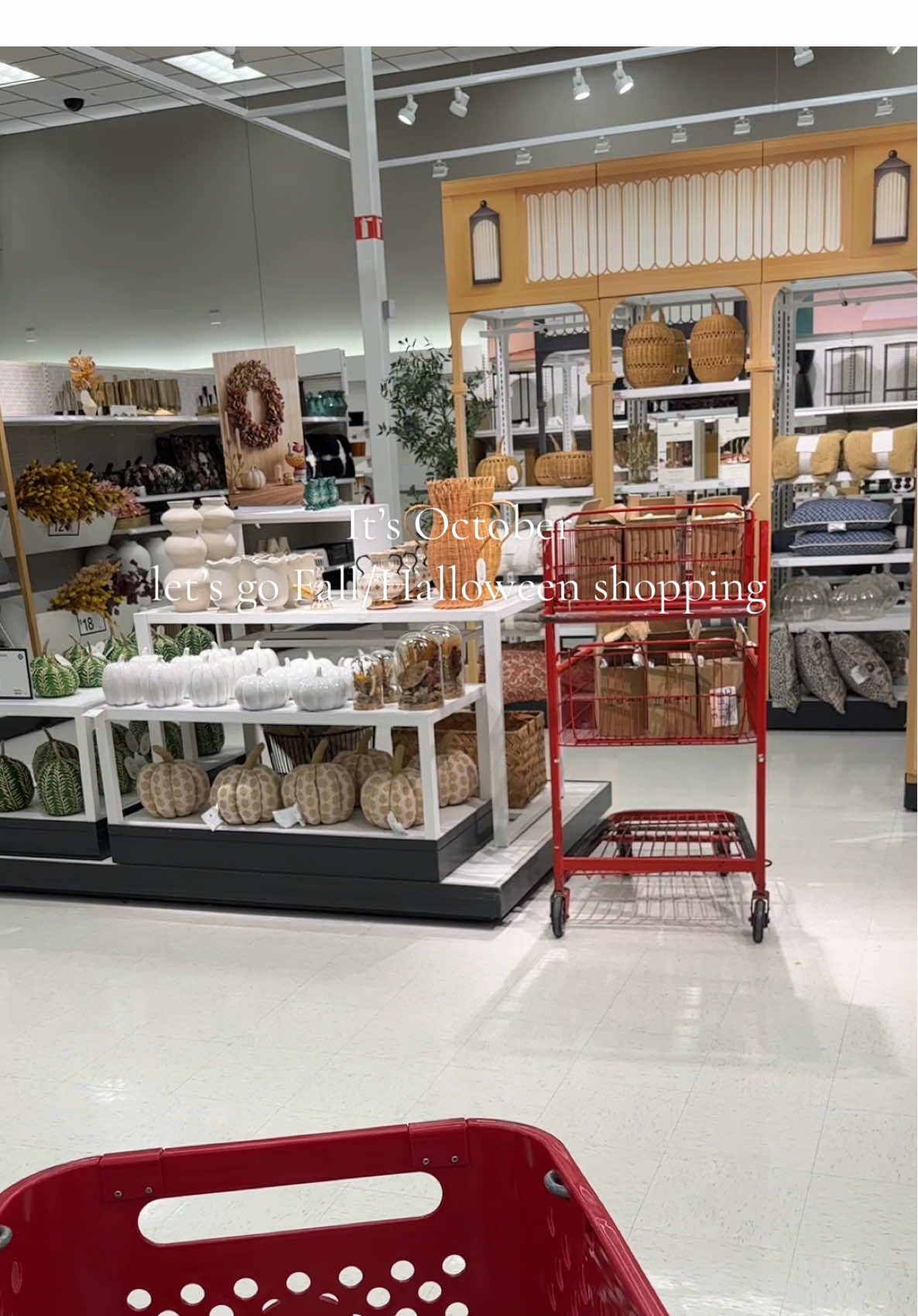 I love the stores during spooky season 🎃👻 @target #target #fallshopping #halloweenshopping #targethaul #shopping 