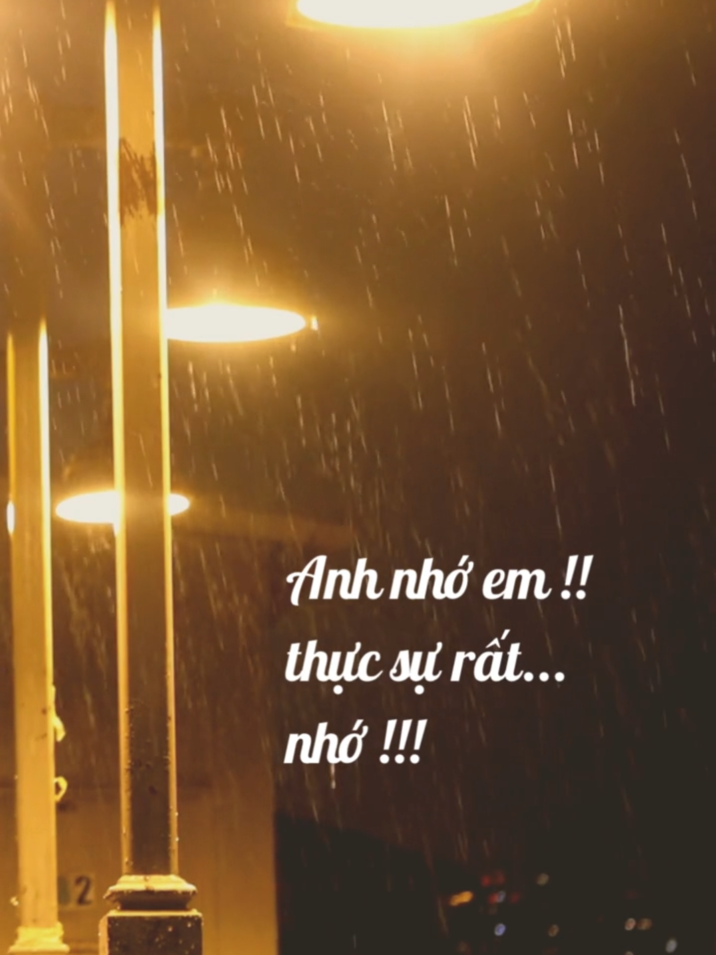Gửi em !!      Mấy nay mưa nhiều quá !! sao cứ mỗi lần hai đứa xa nhau lại mưa nhiều đến thế chứ , cố nén lòng không nhớ ... vậy mà cứ nhớ nhiều thế này anh biết phải làm sao ?? lần này sẽ cố không nhắn , không dõi theo , không đau lòng nữa , nhu vậy sẽ tốt hơn phải không, phải thật hạnh phúc đấy nhé biết chưa