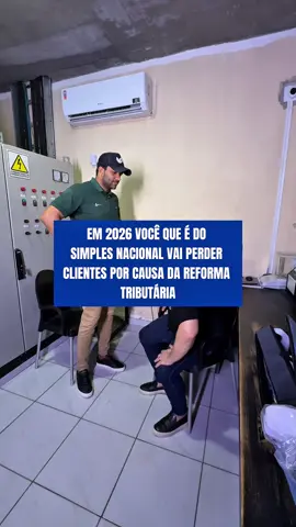 ⚠️ Empresário do Simples, atenção! Com a Reforma Tributária, quem tá no Simples pode perder clientes em 2026. 💥 As empresas do regime normal vão preferir comprar entre si, porque o crédito é maior. E o Simples? Fica pra trás. 💡 A saída? Adotar a estrutura híbrida — parte no Simples, parte no regime normal — pra continuar competitivo e pagar menos imposto. #ReformaTributaria #SimplesNacional #ModeloHibrido #PlanejamentoTributario #MouraESiqueira      