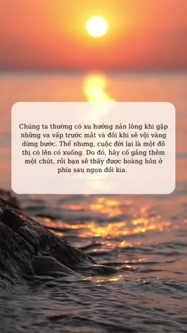 Phía sau là hoàng hôn