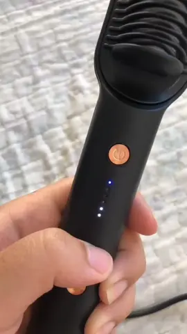 Escova Alisadora 3 em 1! Penteia, aquece e alisa com praticidade, sendo bivolt 120/220. Alise seu cabelo rapidamente e garanta o liso perfeito. Aproveite 50% OFF por tempo limitado: apenas R$ 20,00! Compre agora!