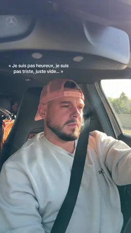 « Je suis pas heureux, je suis pas triste, juste vide… »#musiquetiktok #viral #mercedes #fyp #musique 