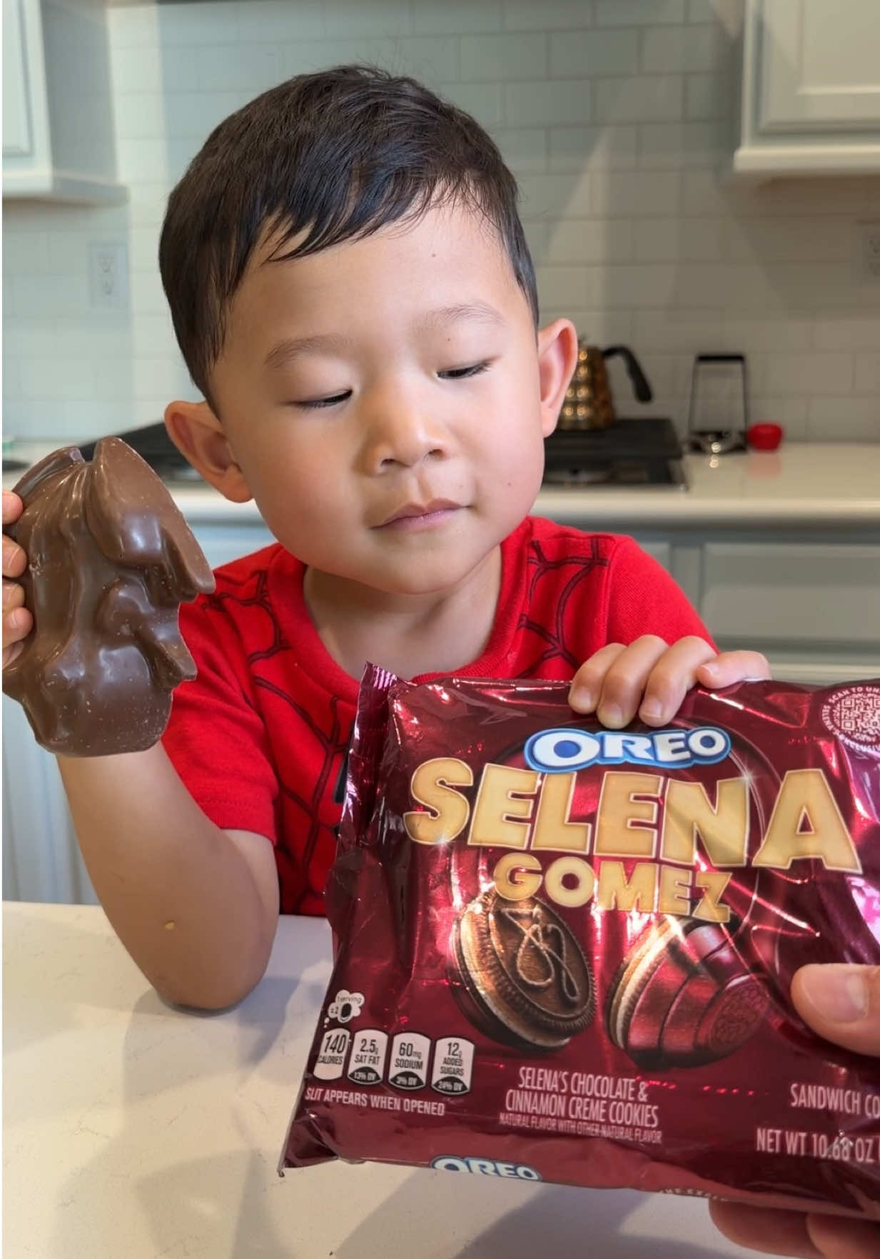 Selena Gomez Oreo 🍪 vs Chocolate Frog 🐸 