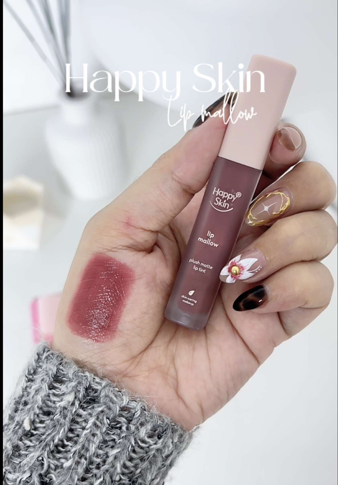 If I choose one lippie? THIS! My favorite on the go liptint from @happyskinphil💋  #lipmallow #happyskinliptint #lipstick #eclair 