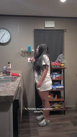 Is it Friday yet? #schoolroutine #motningrountine #momlife #asmr #beforeschoolroutine 